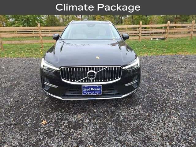 2022 Volvo XC60 B5 Inscription photo 2
