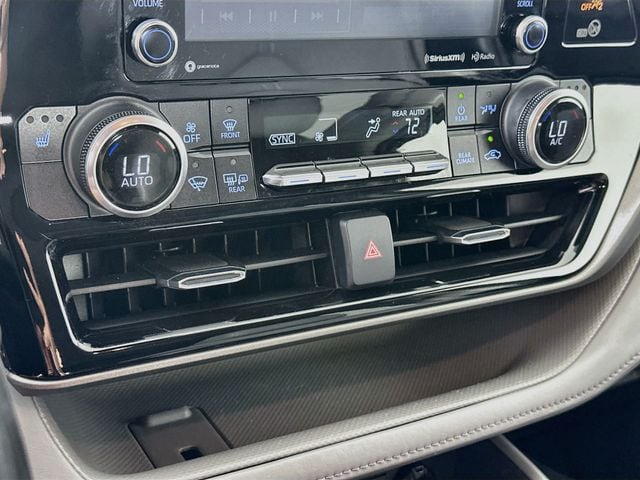 2022 Toyota Highlander XLE - Photo 19
