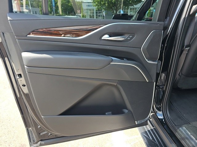 2023 Cadillac Escalade ESV Premium Luxury photo 3