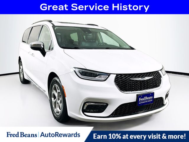 2023 Chrysler Pacifica Limited's photo