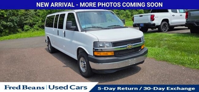 2024 Chevrolet Express Passenger 3500 1LT