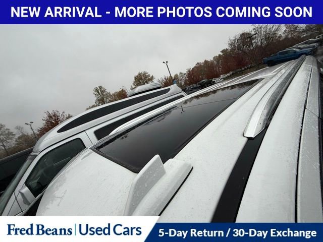 2022 Chevrolet Suburban LT photo 3