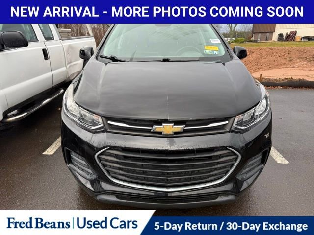 2020 Chevrolet Trax LS photo 2