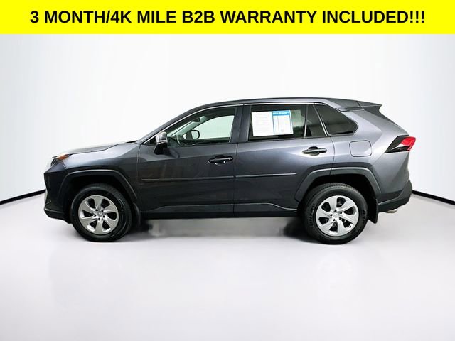 2022 Toyota RAV4 LE photo 4