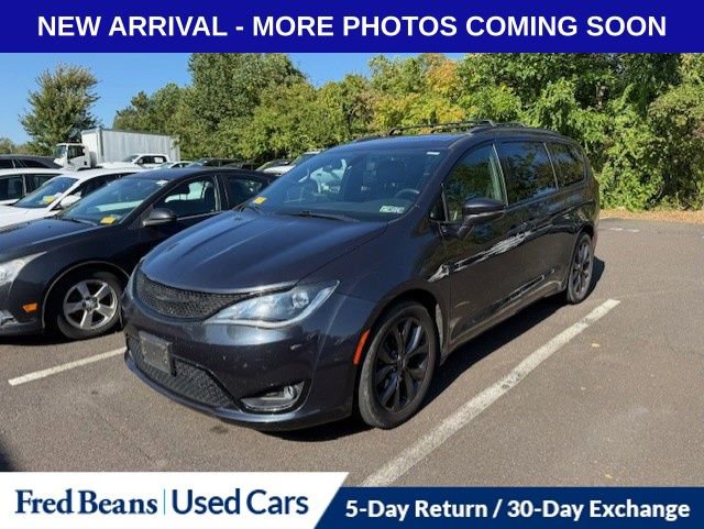 2019 Chrysler Pacifica Limited photo 3