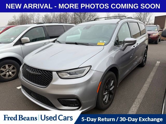 2021 Chrysler Pacifica Touring L photo 3