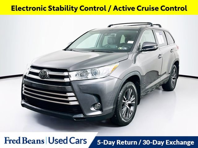 2018 Toyota Highlander LE photo 3