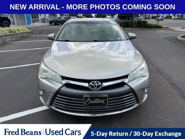 2016 Toyota Camry XLE photo 2
