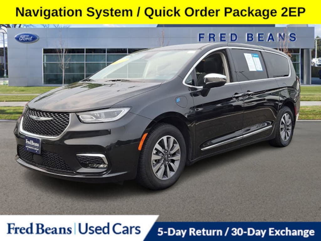 Used 2023 Chrysler Pacifica Hybrid Limited Minivan