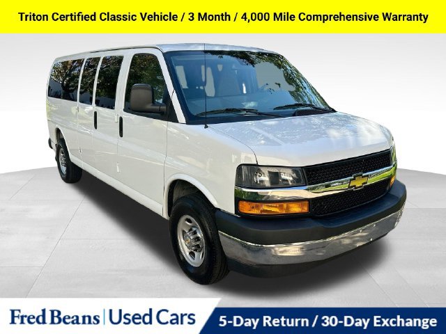 2025 Chevrolet Express Passenger 1LT Van