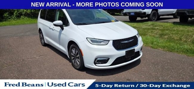 2023 Chrysler Pacifica Hybrid Touring L