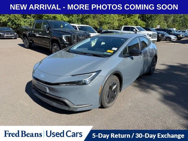 2023 Toyota Prius LE photo 3