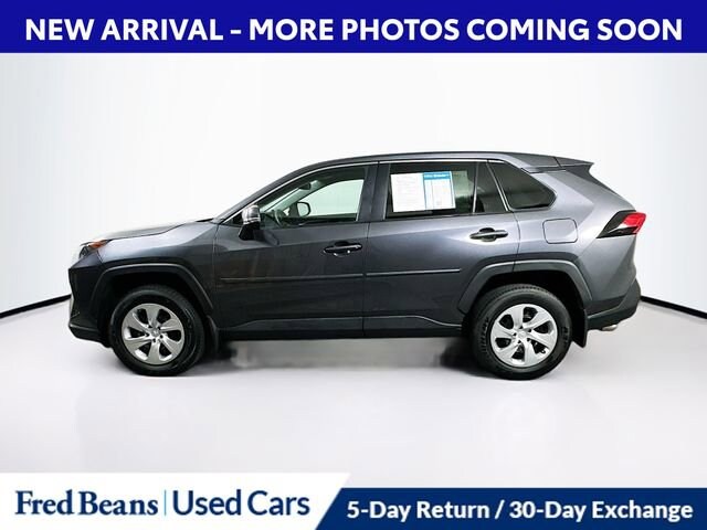 2022 Toyota RAV4 LE photo 4