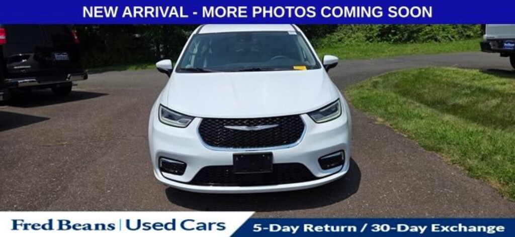 Used 2023 Chrysler Pacifica Hybrid Touring L Minivan