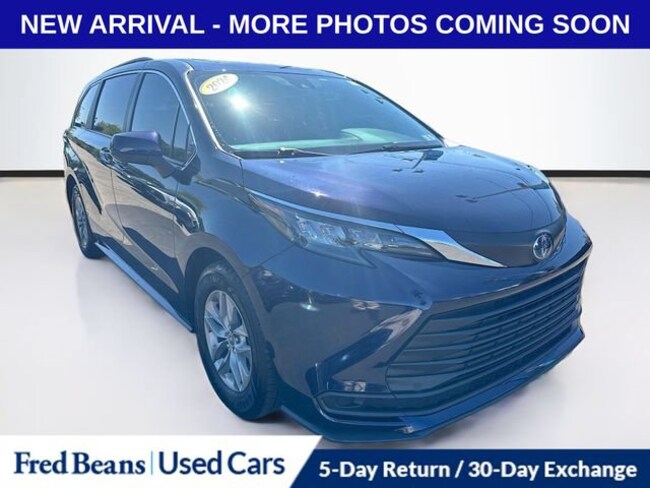 2024 Toyota Sienna LE Minivan