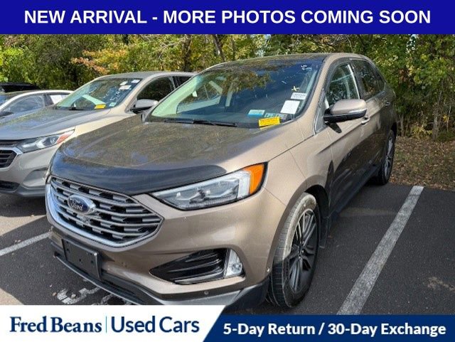2019 Ford Edge Titanium photo 2