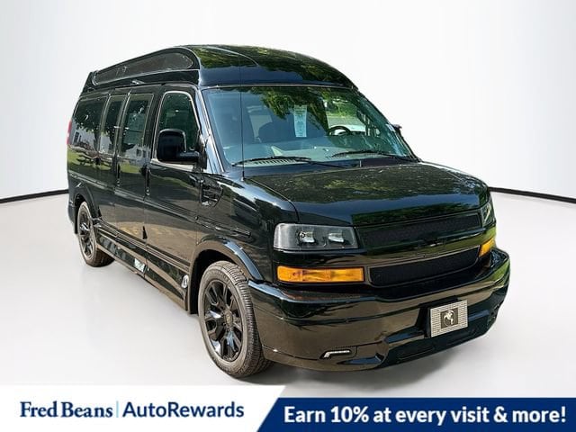 2026 Chevrolet Express 2500 Work Van HD's photo