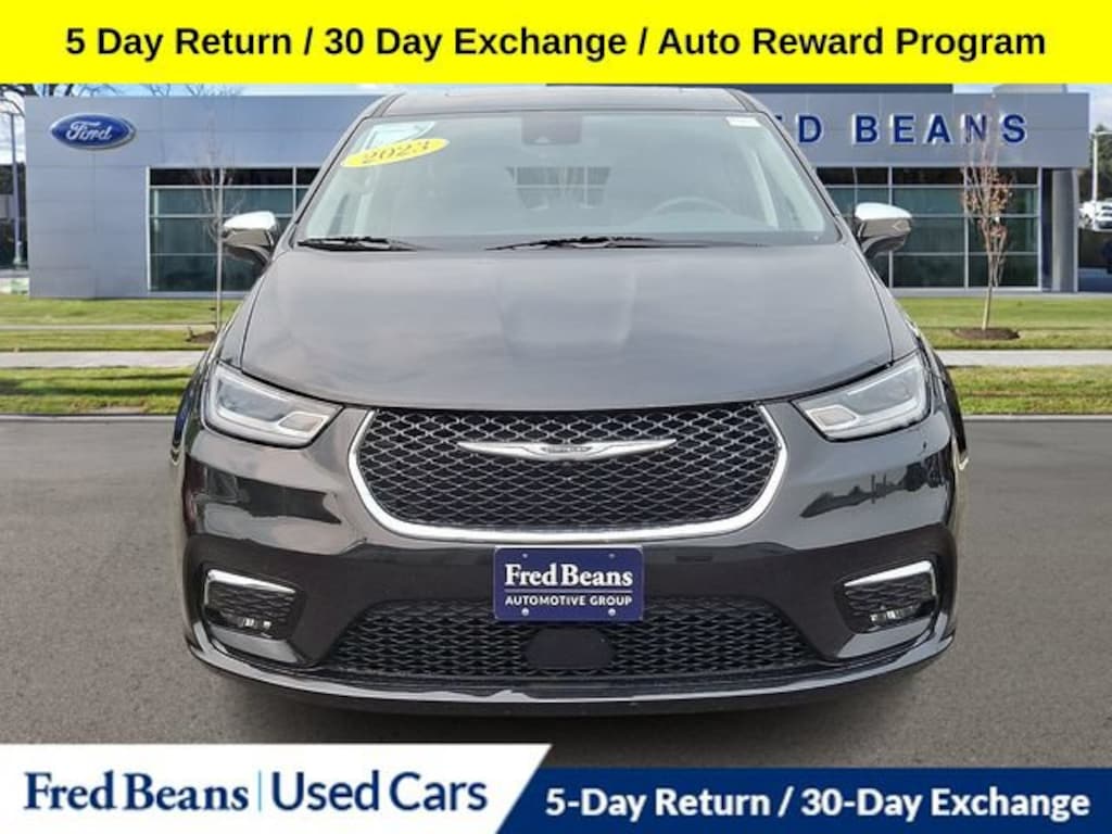 Used 2023 Chrysler Pacifica Hybrid Limited Minivan