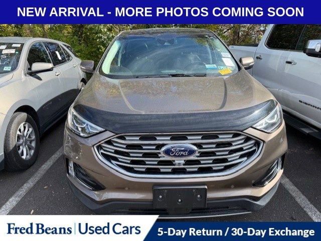 2019 Ford Edge Titanium photo 2