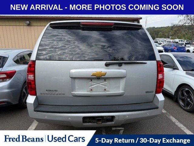 2012 Chevrolet Suburban LT photo 2