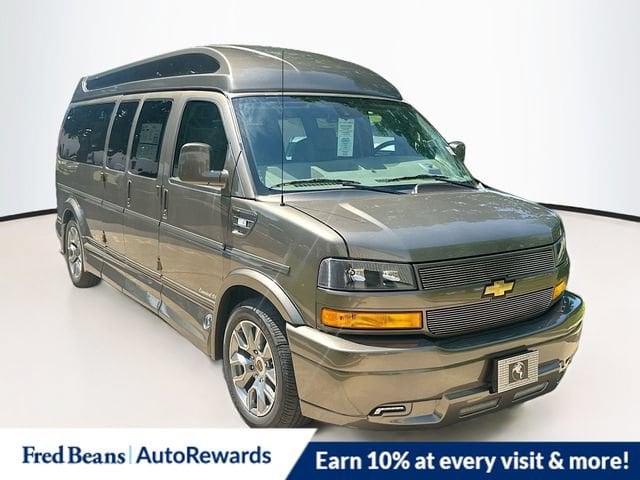 2026 Chevrolet Express 2500 Extended Work Van HD's photo