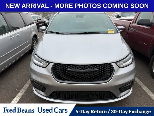 2021 Chrysler Pacifica Touring L photo 2