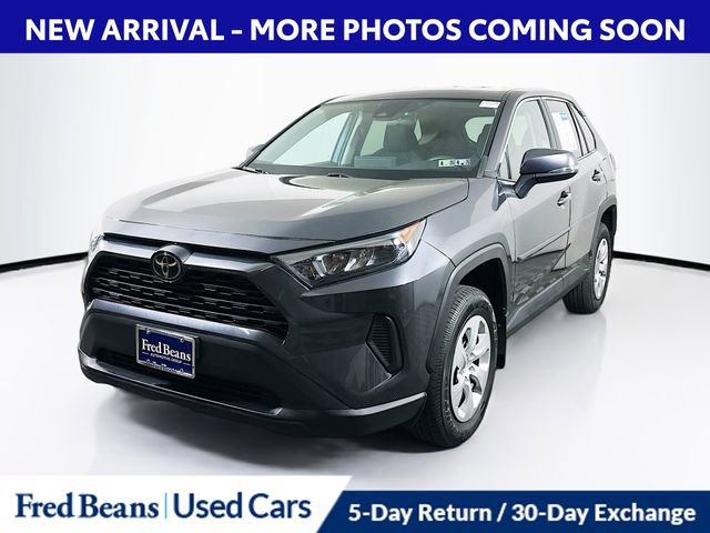 2022 Toyota RAV4 LE photo 3