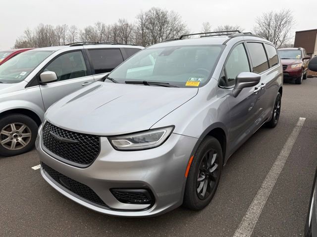 2021 Chrysler Pacifica Touring L photo 3