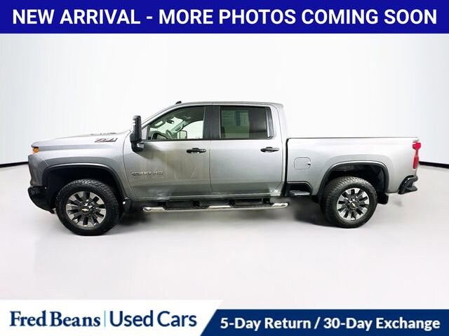 2025 Chevrolet Silverado 2500HD Custom photo 3
