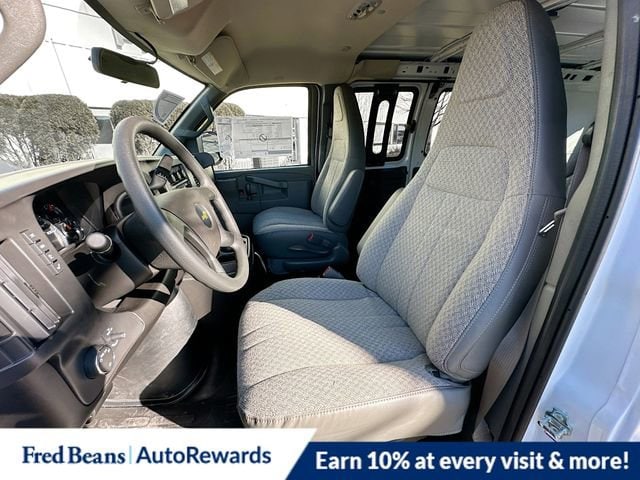 2025 Chevrolet Express Cargo Work Van - Photo 15