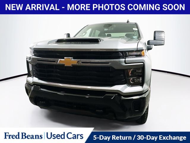 2025 Chevrolet Silverado 2500HD Custom photo 2