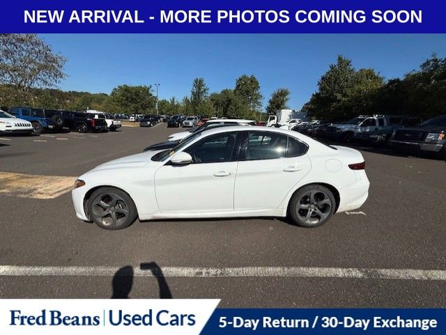 2018 Alfa Romeo Giulia Base photo 4