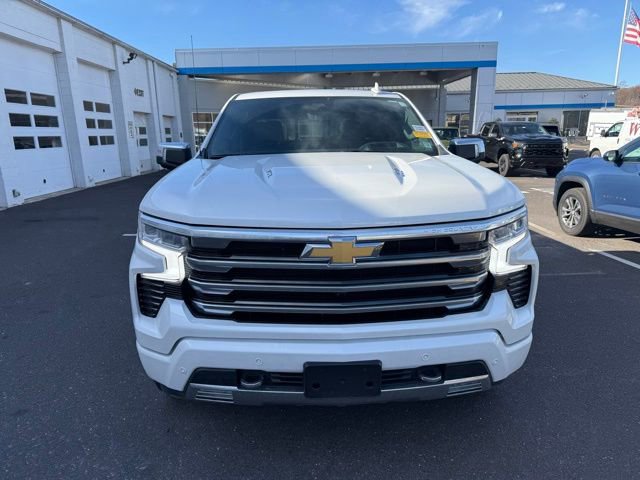 2025 Chevrolet Silverado 1500 High Country photo 2