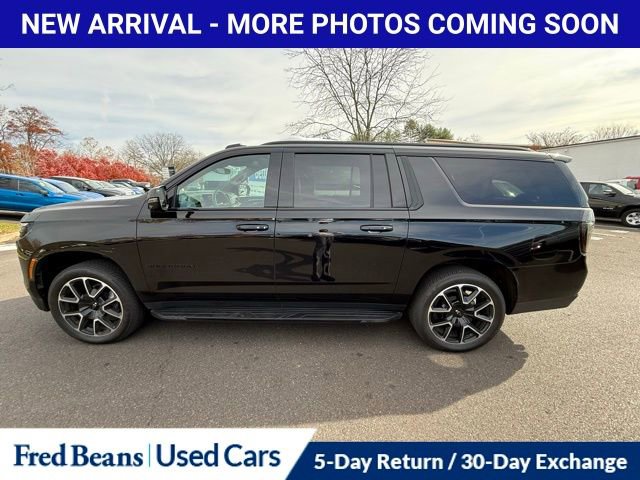 2025 Chevrolet Suburban RST photo 2