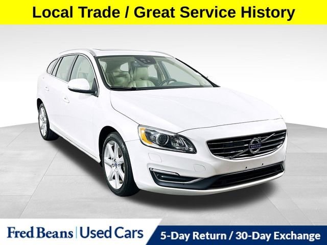 2016 Volvo V60 Platinum's photo