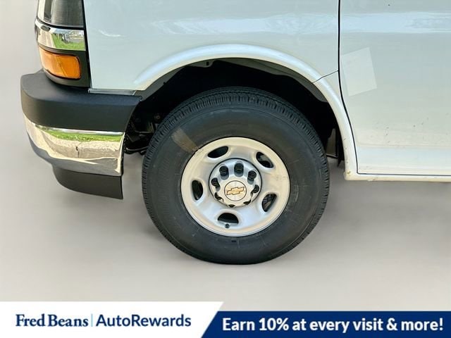 2025 Chevrolet Express Cargo Work Van - Photo 18