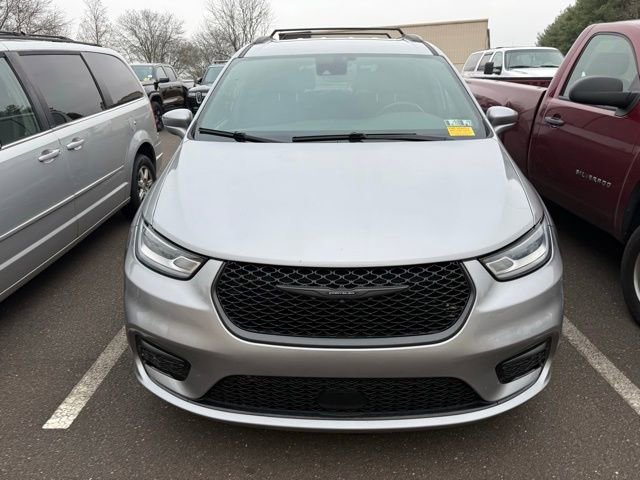 2021 Chrysler Pacifica Touring L photo 2