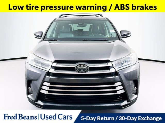 2018 Toyota Highlander LE photo 2