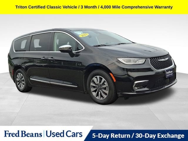 2023 Chrysler Pacifica Hybrid Minivan 