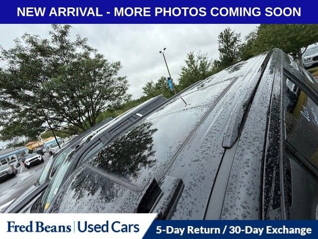2024 Chevrolet Suburban Z71 photo 2