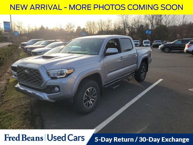 2021 Toyota Tacoma TRD Sport photo 2