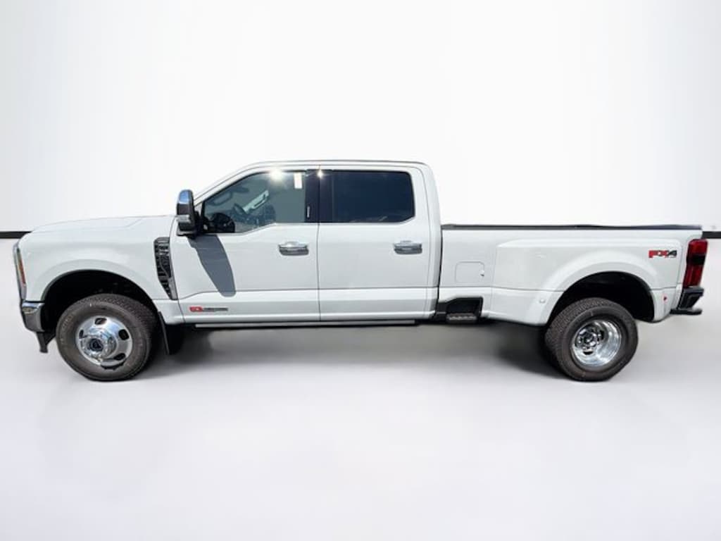 New 2026 Ford F-350 Lariat Truck Crew Cab