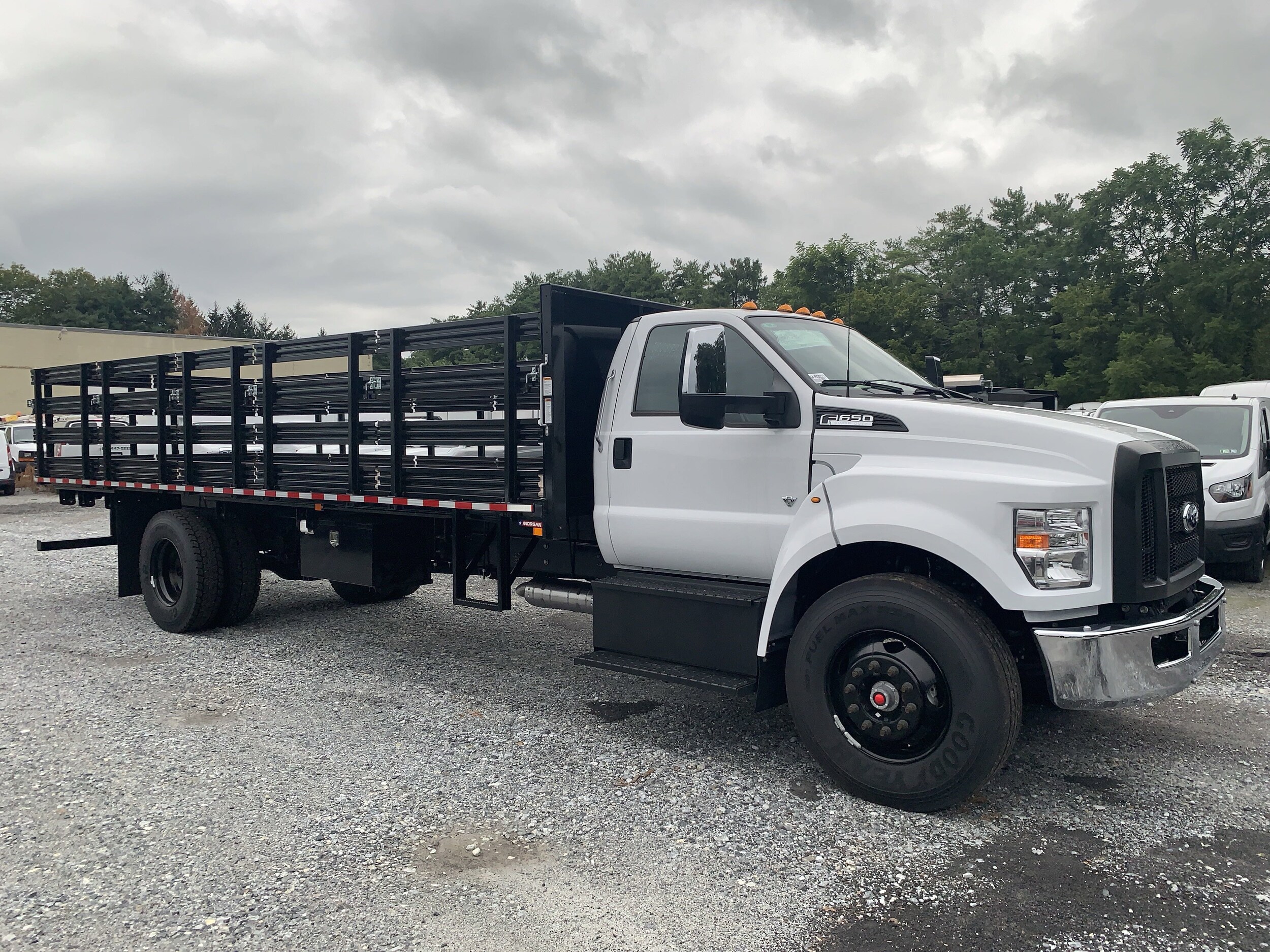 2025 Ford F-650 Base photo 3