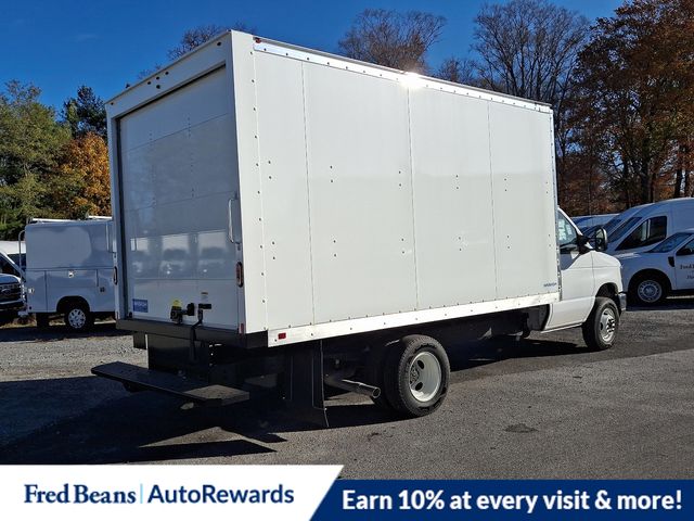 2025 Ford E-450 Cutaway photo 4