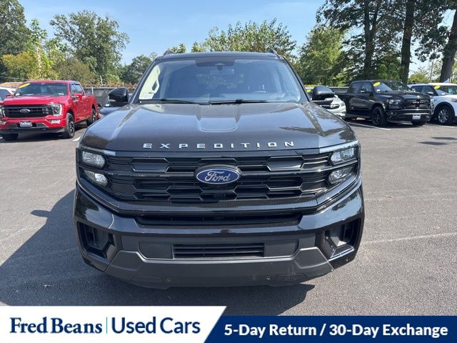 2025 Ford Expedition photo 2
