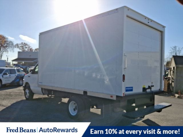 2025 Ford E-450 Cutaway photo 3