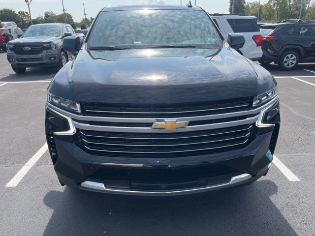 2021 Chevrolet Suburban LT photo 3