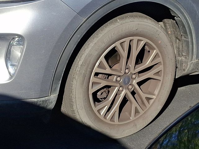 2022 Ford Escape SEL photo 3