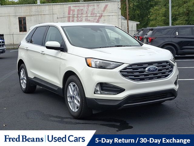 2022 Ford Edge SEL photo 2