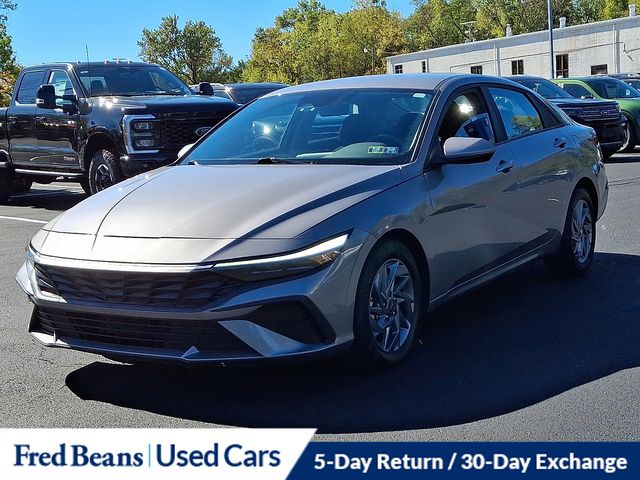 2024 Hyundai Elantra Hybrid Blue photo 4